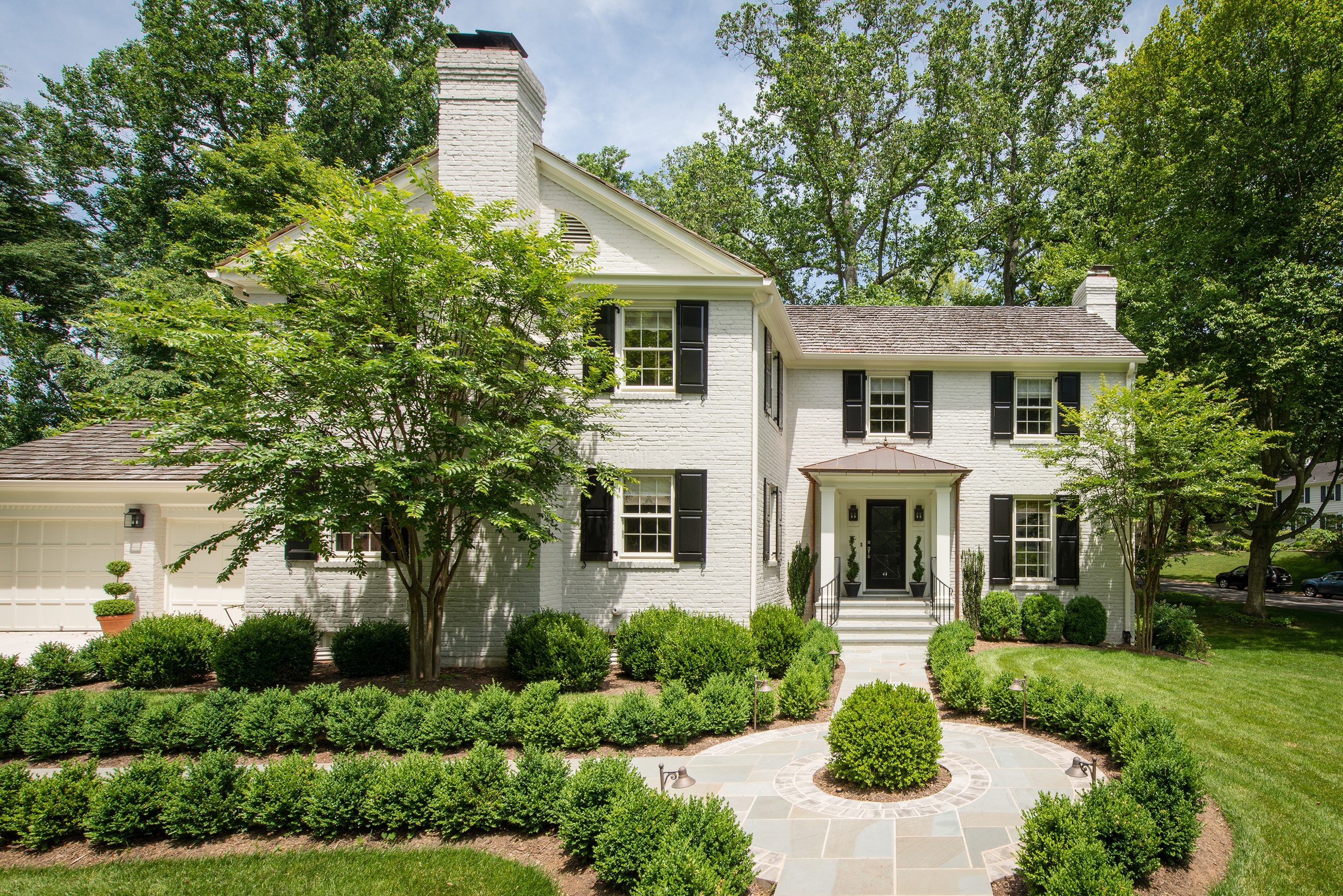 Anthony Wilder renovates front of house and all landscaping in Potomac, MD